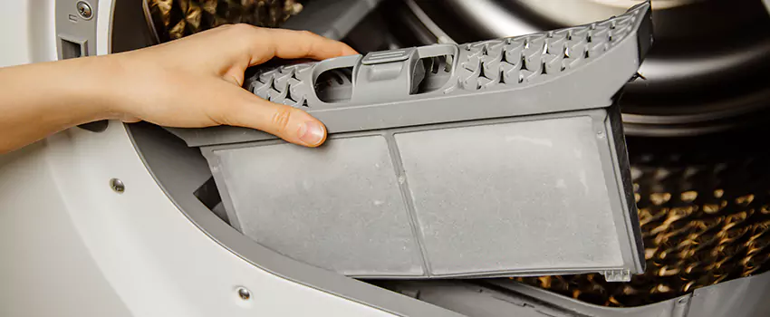 Signs Of A Clogged Dryer Lint Trap in Deer Park, Texas